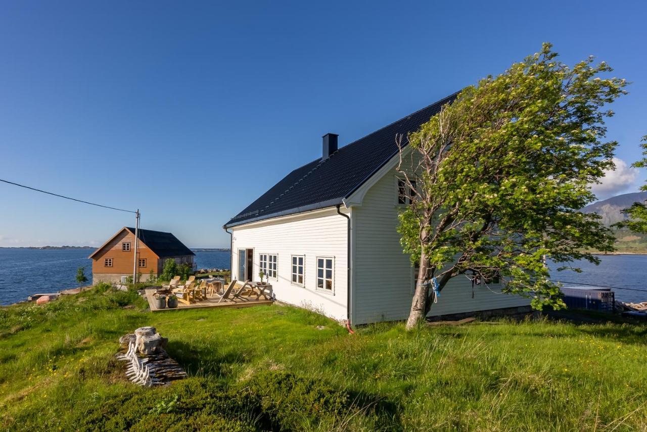 Villa Borgvag - A Unique Seafront Villa In The Heart Of Lofoten Bostad Eksteriør billede